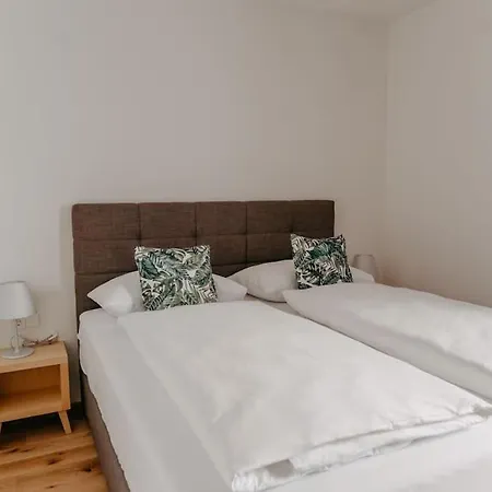 Family *relax Apartment* Fuer 6 In Den Weinbergen Spielfeld